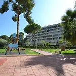 Moderno apartamento con piscina en playa Salou
