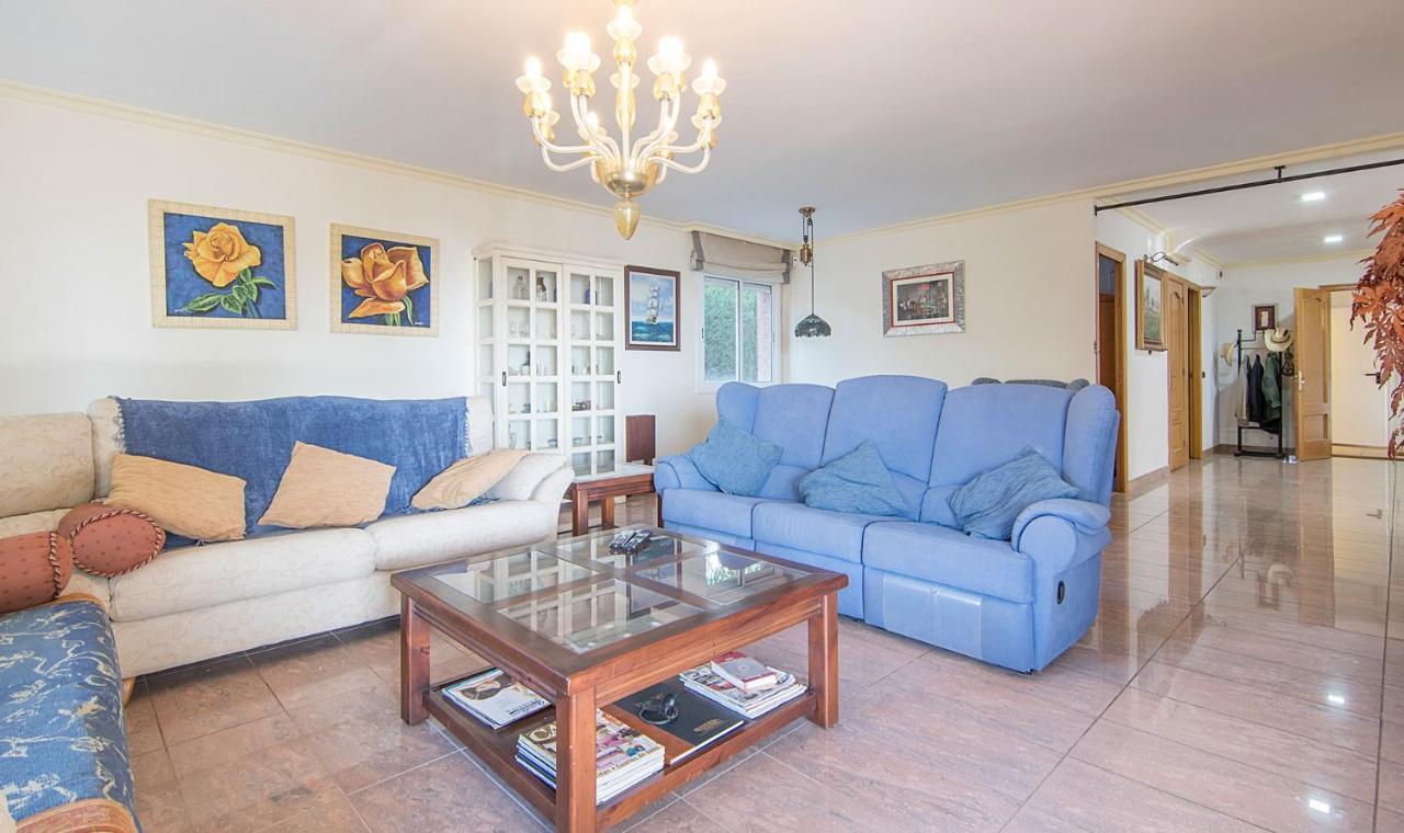 Tarracohomes, Cala Crancs Con Piscina Privada Y Mesa De Billar