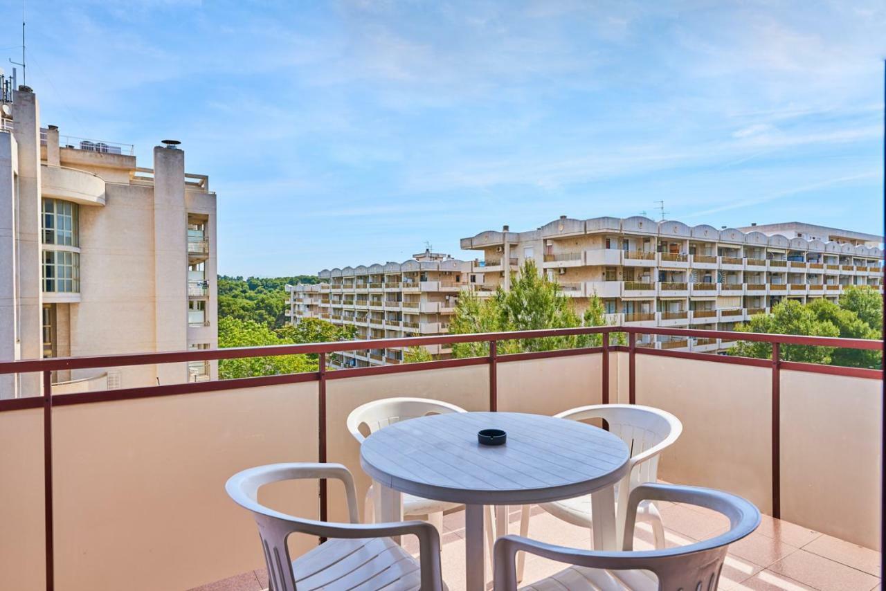 Inter Apartment *
