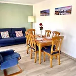 3Br-Sleeps6-Balcony-A C-5Min To Beach