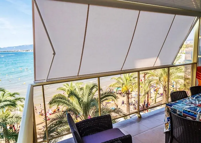 Comfortable Seaside Apartment In Salou 85 M² Sea View