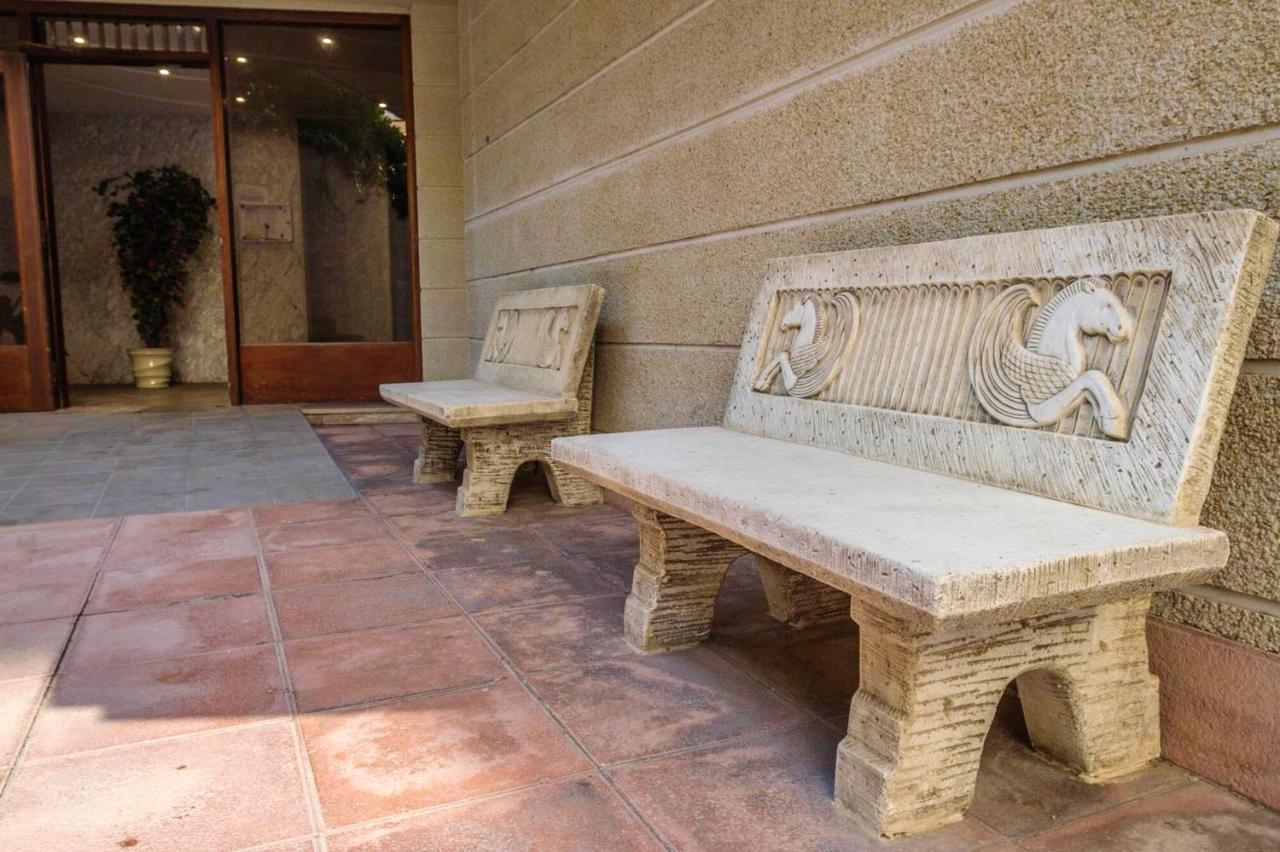 Comfortable Seaside In 85 M² Sea View Apartment