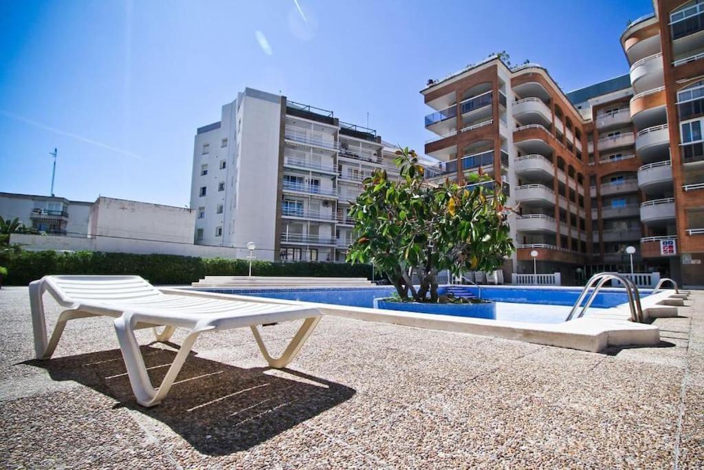 Hogaristic - White - 100 M Beach, Wifi, Pool, 5pax