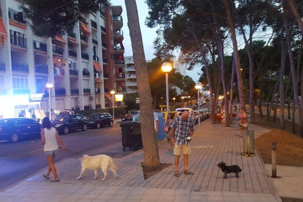In Salou. Beach Relax Hutt-033474-91 Salou