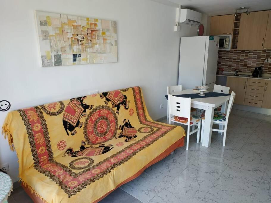 In Salou. Beach Relax Hutt-033474-91 *