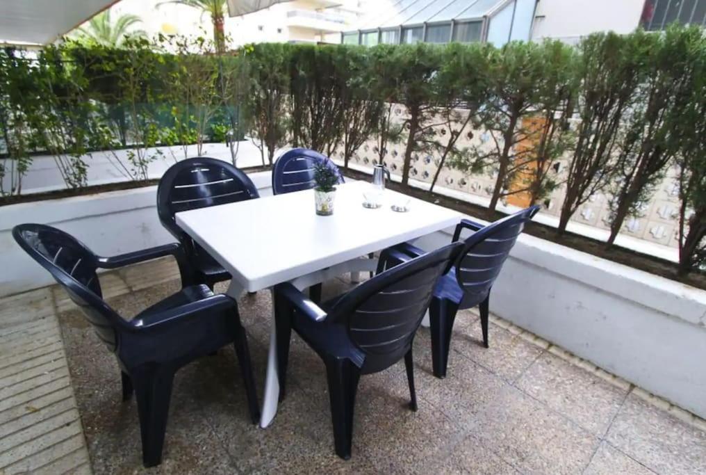 Apartamento White 100m Playa, Wifi, Pool 6pax Salou