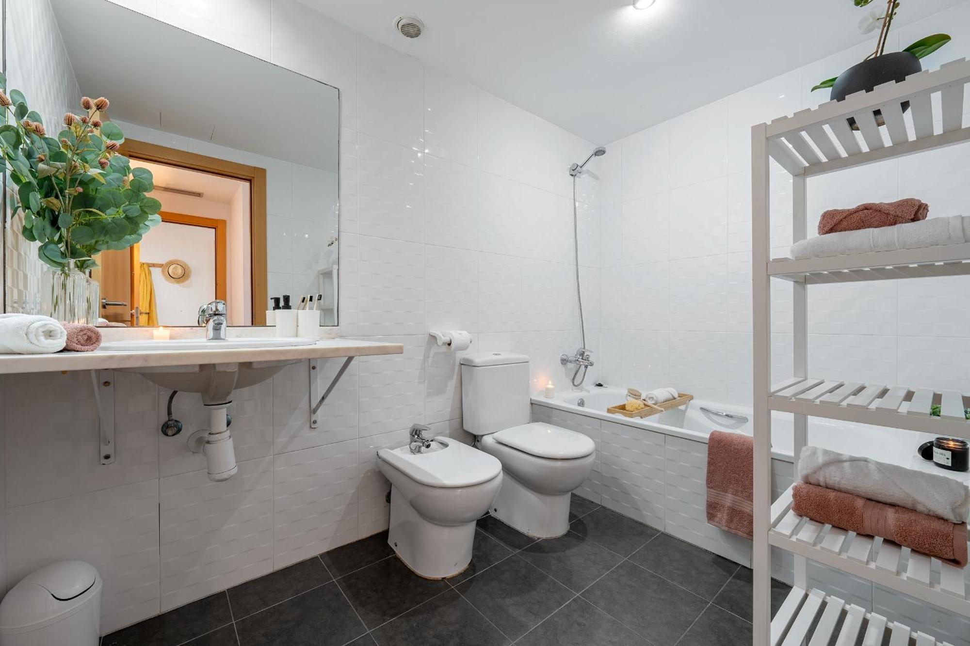 Apartamento Familiar Con Jardin Y Piscina En Apartment