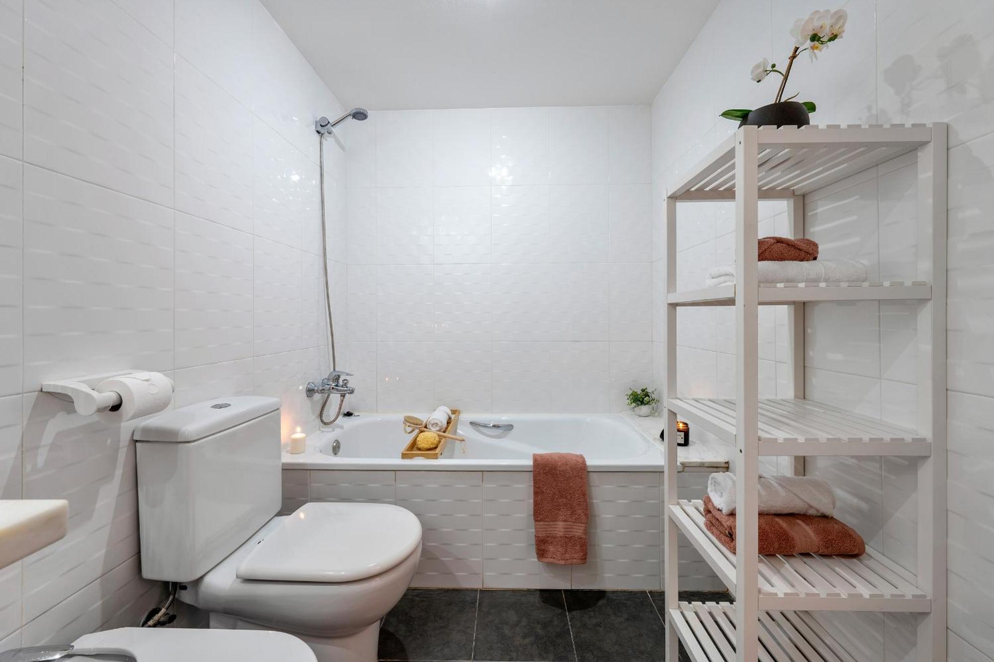 Apartamento Familiar Con Jardin Y Piscina En Apartment
