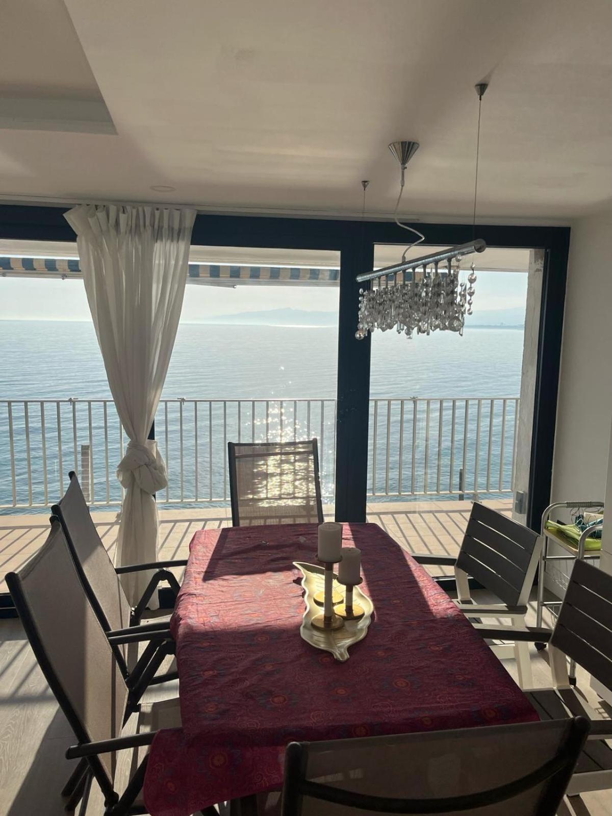 Sea View Apartment *
