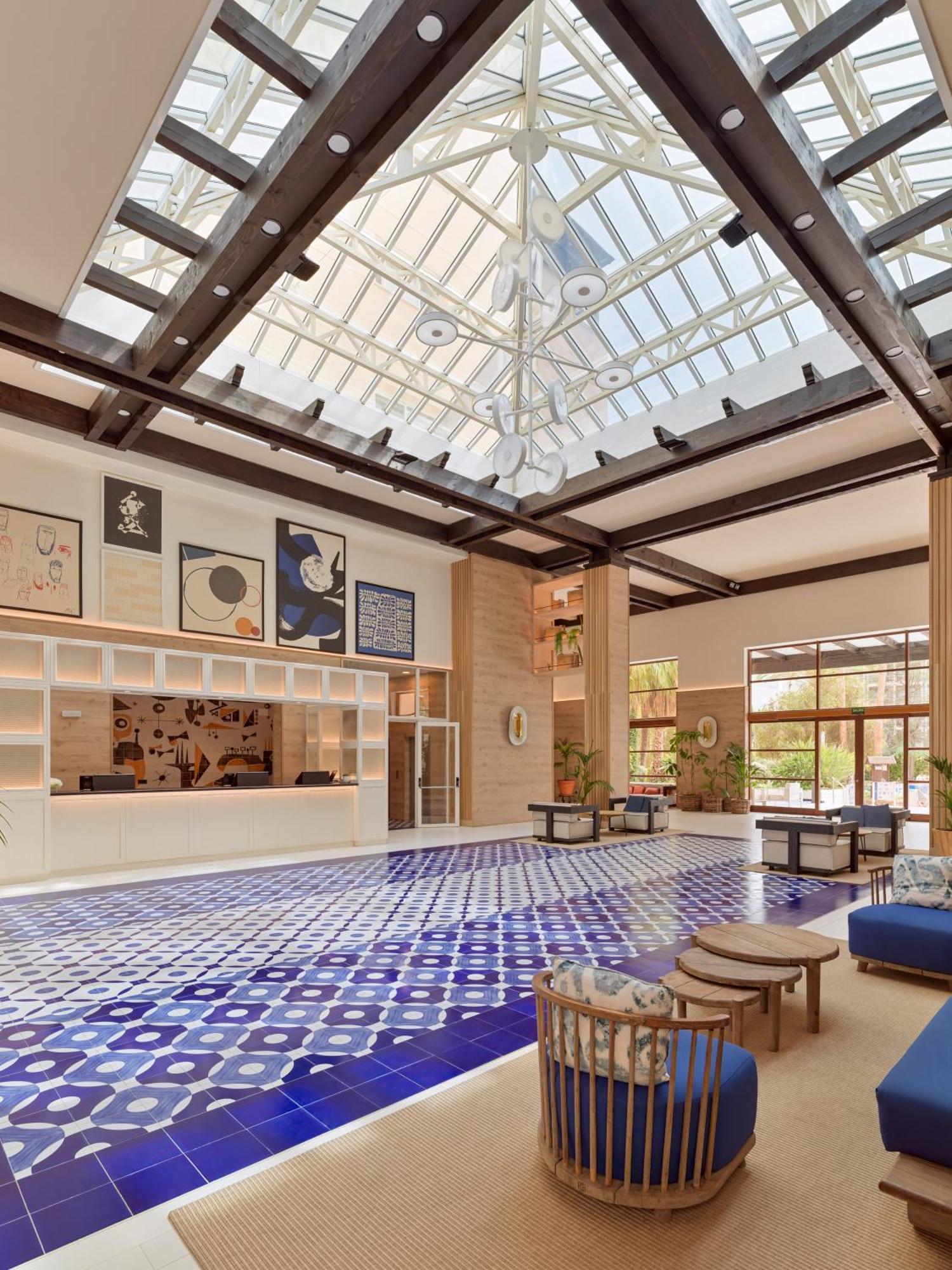 H10 Salauris Palace 4*