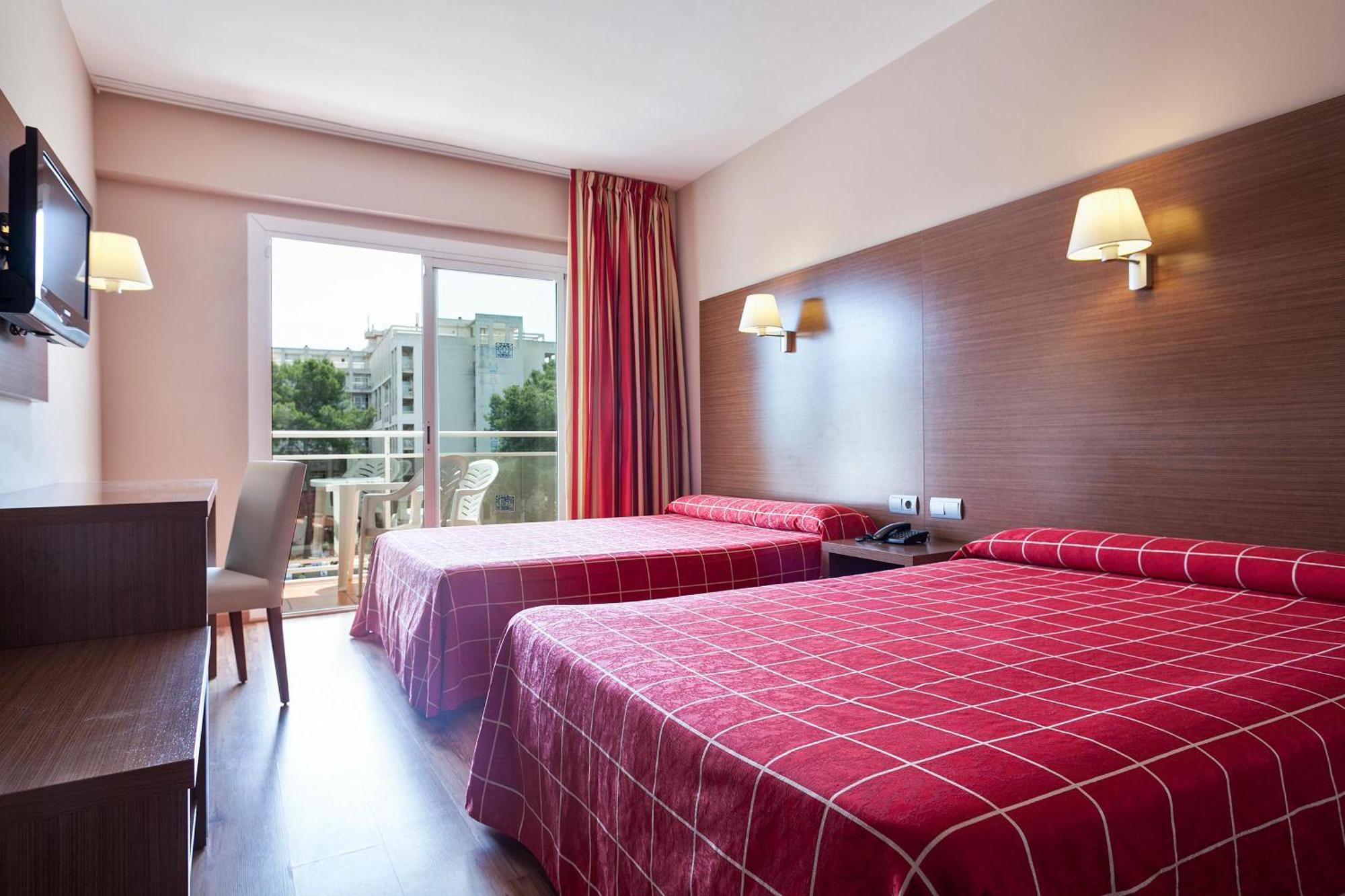 Hotel Oasis Park 4*