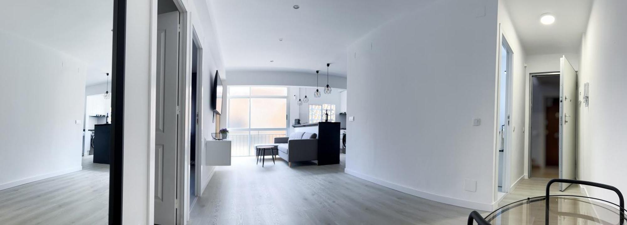 Modern In Town Centre Apartment *