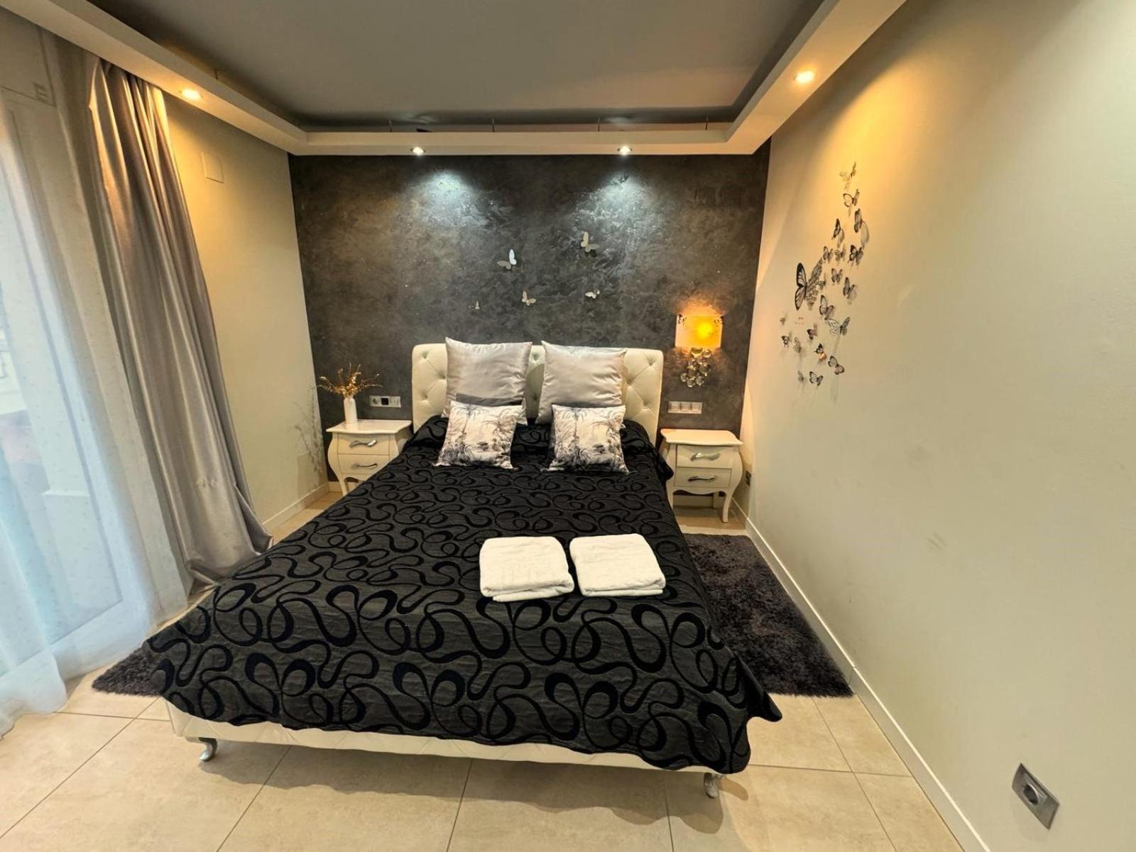 Amposta Apartment *