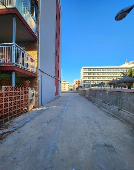 Large In Front Of The Beach! Withparking