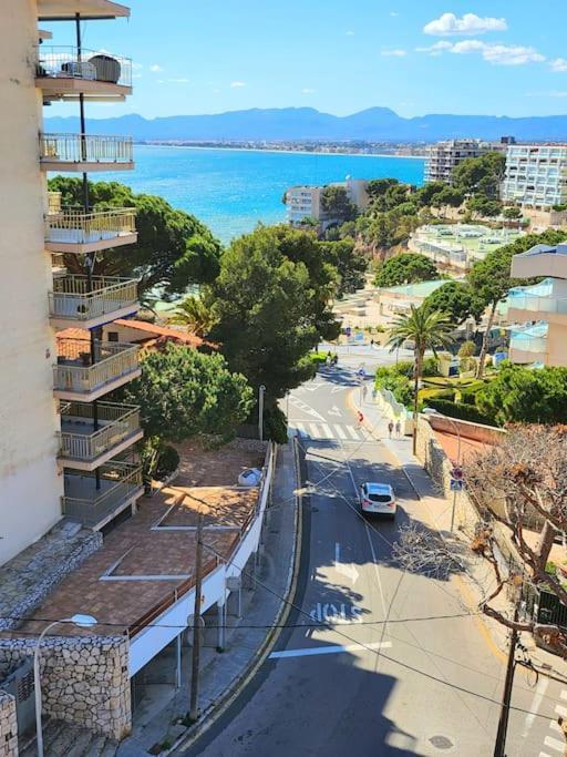 Large In Front Of The Beach! Withparking *