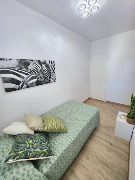 Large In Front Of The Beach! Withparking * Salou