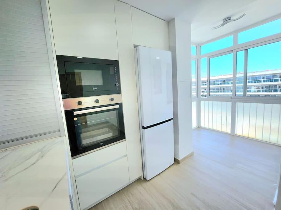 Large In Front Of The Beach! Withparking Apartment Salou