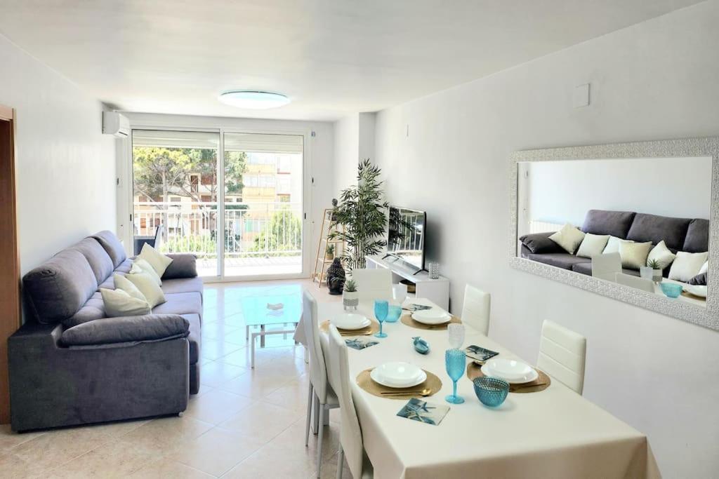Large In Front Of The Beach! Withparking Apartment