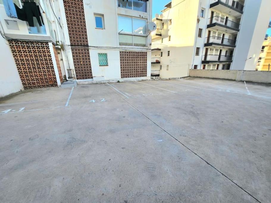 Large In Front Of The Beach! Withparking Apartment Salou