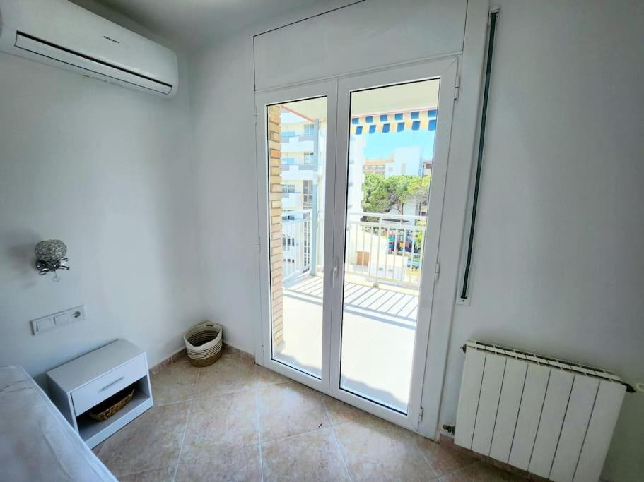 Large In Front Of The Beach! Withparking Apartment