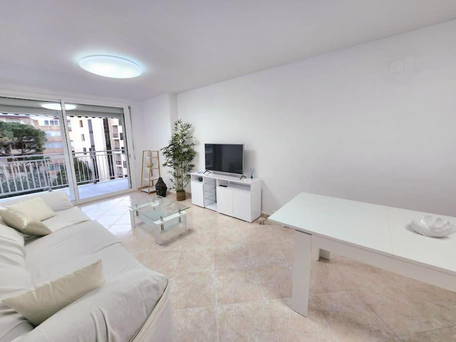 Large In Front Of The Beach! Withparking Apartment