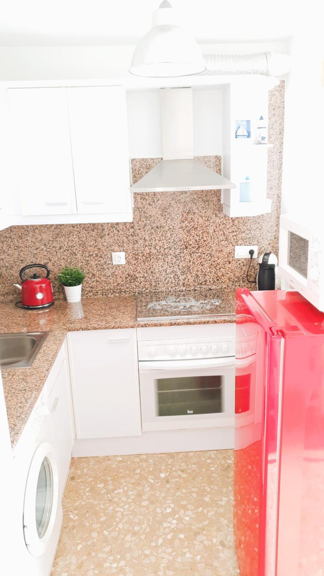 Apartamento Vistas Al Mar, 50 Metros Playa Y Centro, Cama Queen Size *