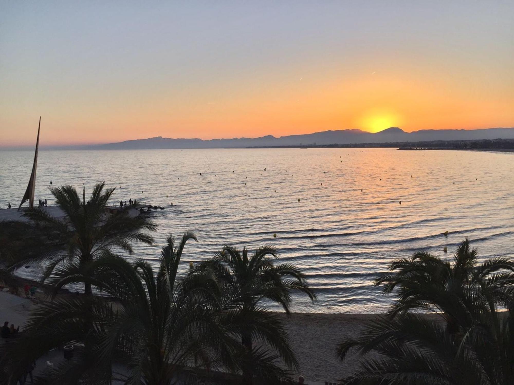 Apartment Comfortable Seaside In 85 M² Sea View
