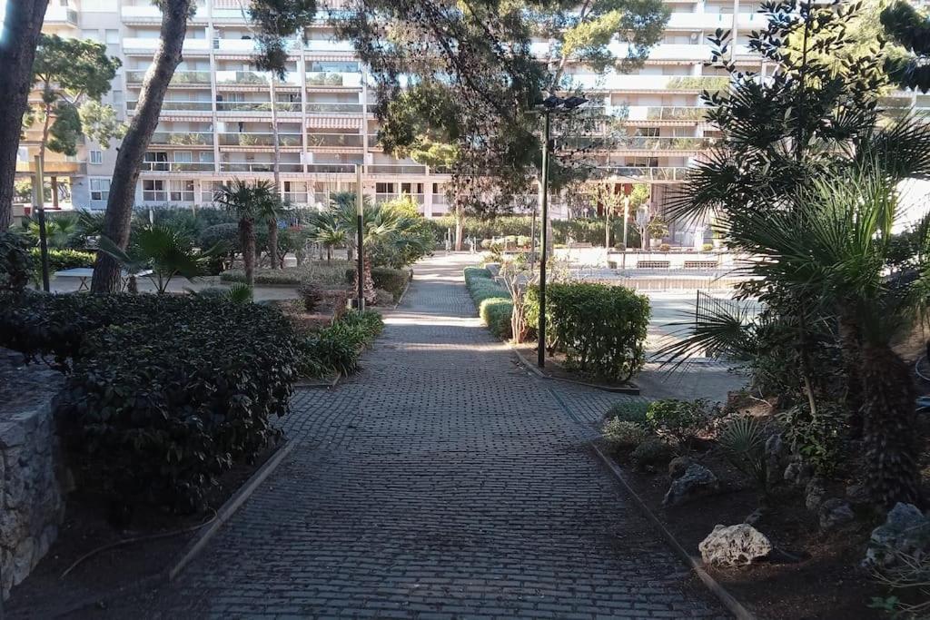 Apartment Free Parking