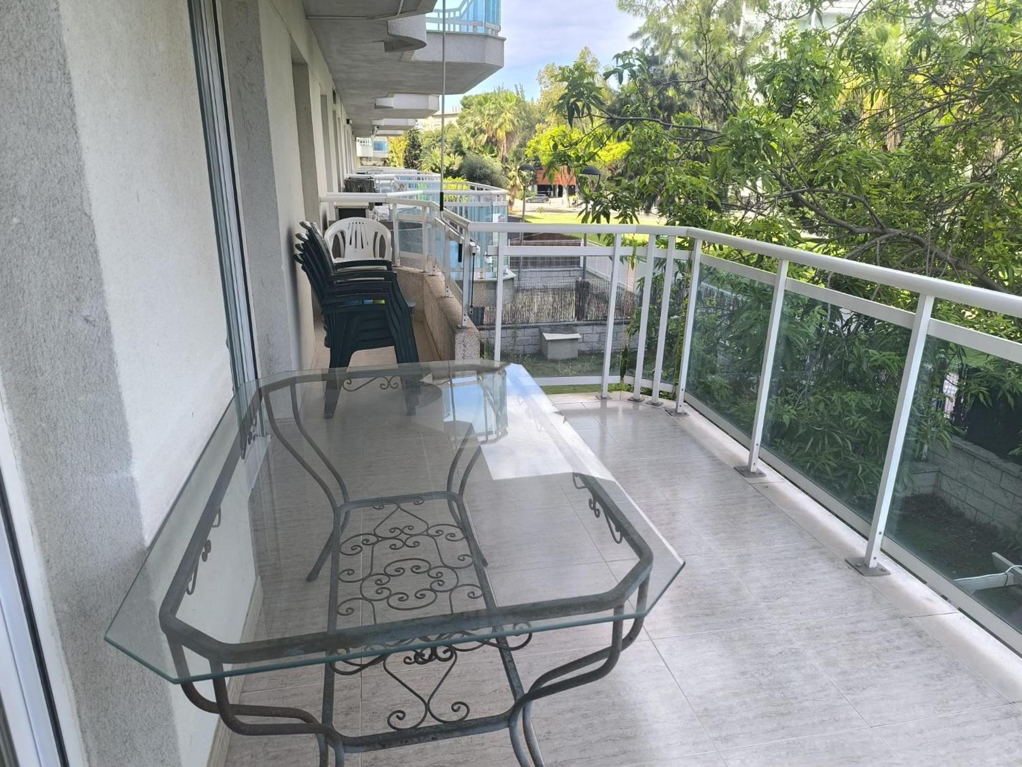 Apartment En El Centro De Salou, Playa , Padel , Tenis Y Piscina, Complejo Larimar Salou