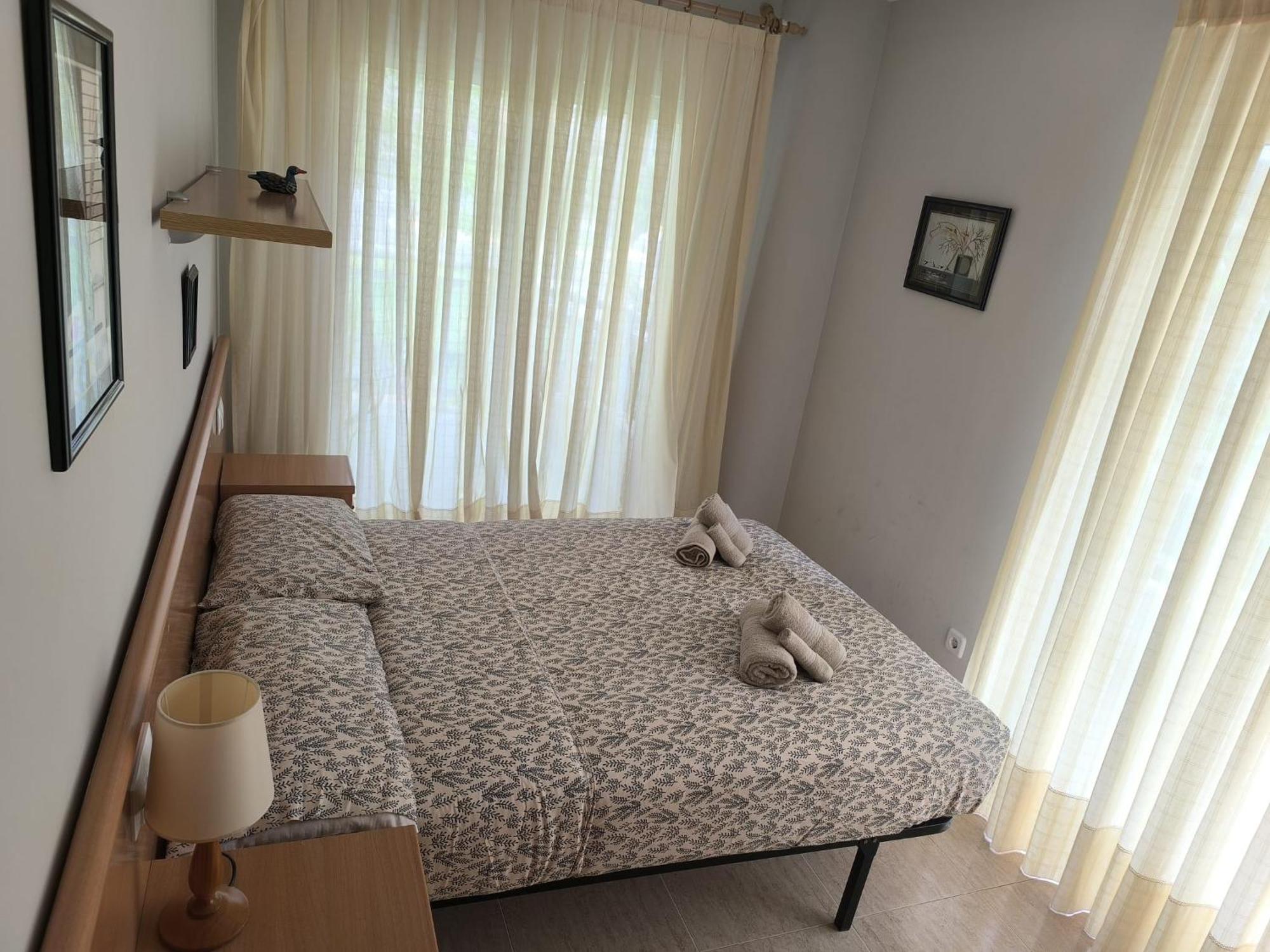 En El Centro De Salou, Playa , Padel , Tenis Y Piscina, Complejo Larimar Apartment