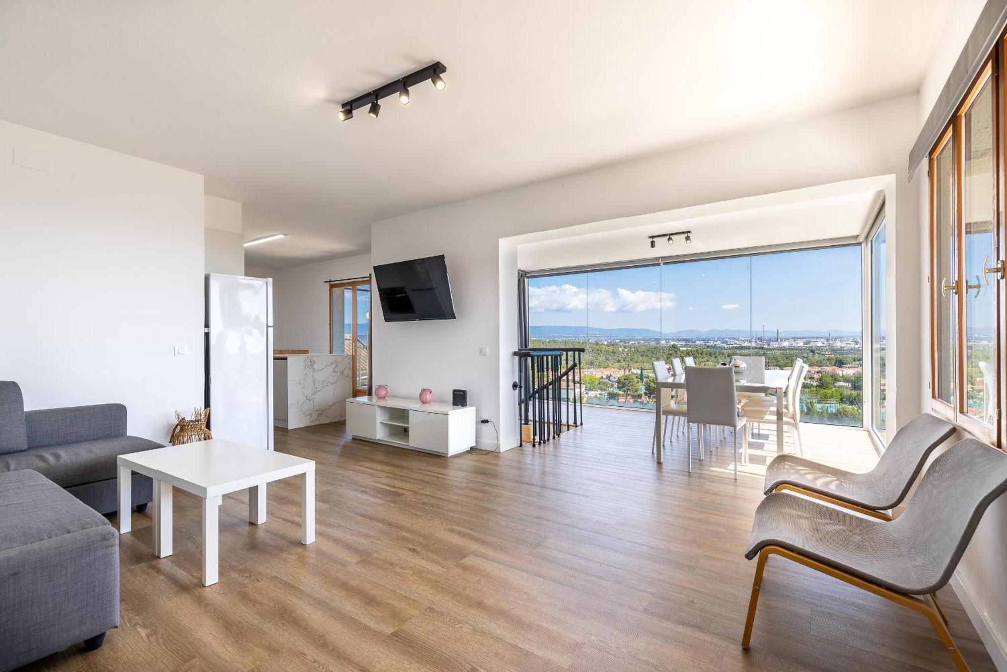 Panoramic Only Families Villa