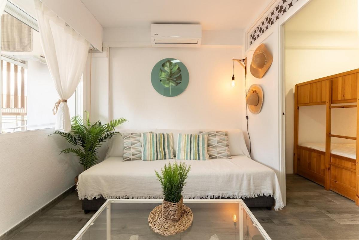 Apartment Seafront! Private Terrace - Ac & Wifi *
