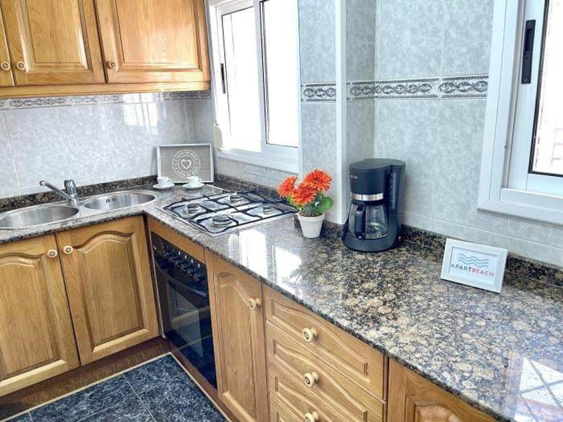 3br-sleeps6-balcony-a C-5min To Apartment *