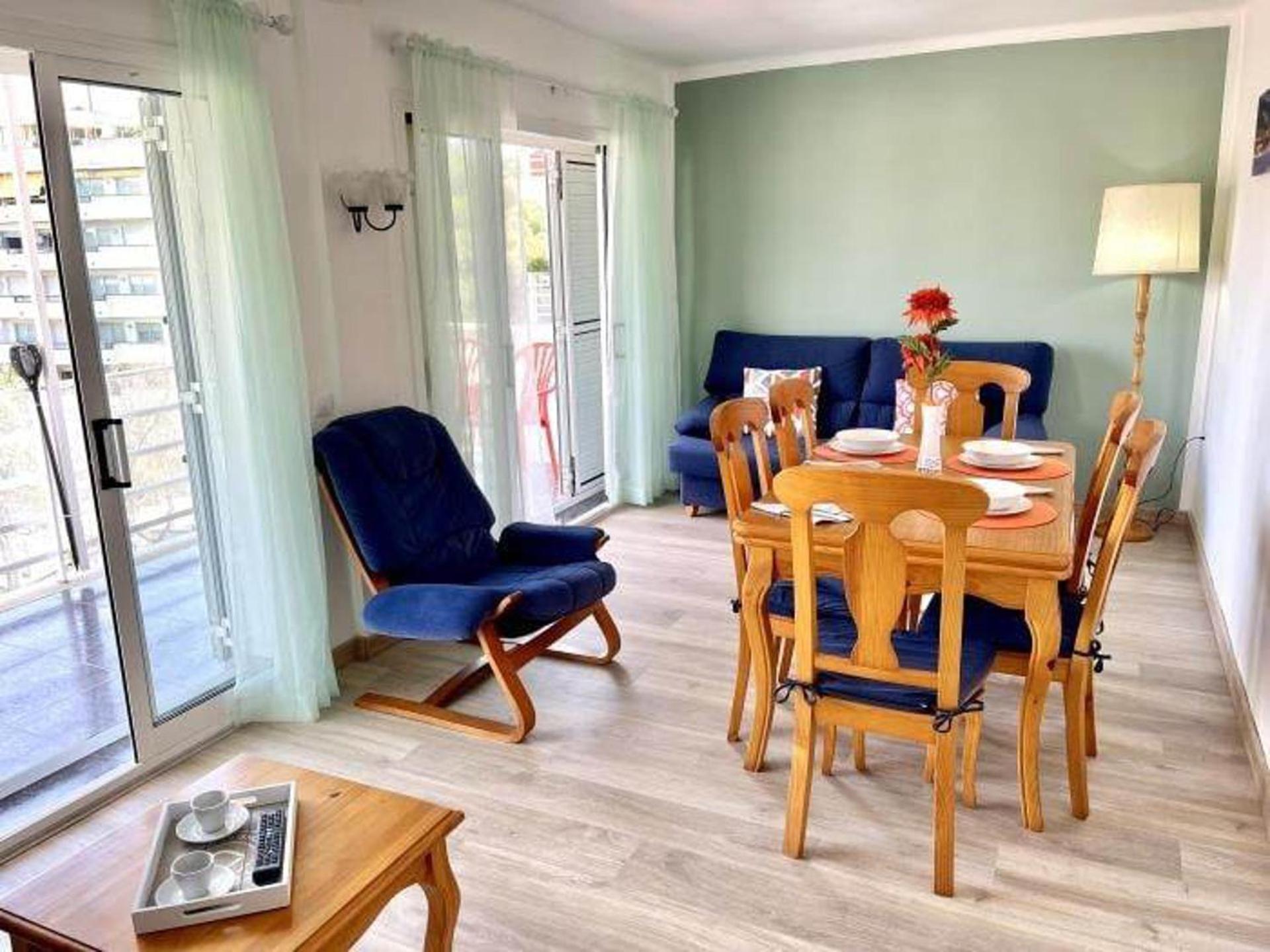 Apartment 3br-sleeps6-balcony-a C-5min To Salou