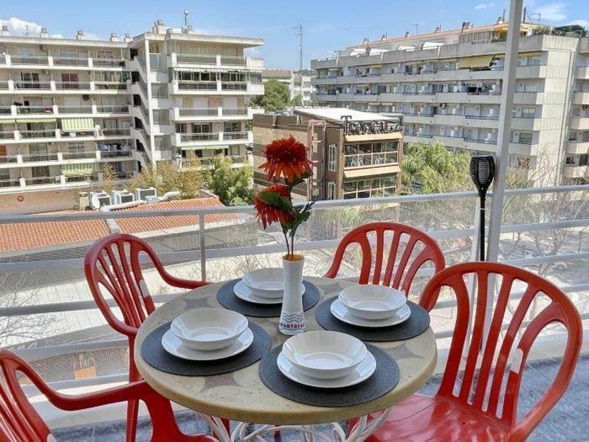 3br-sleeps6-balcony-a C-5min To Apartment Salou