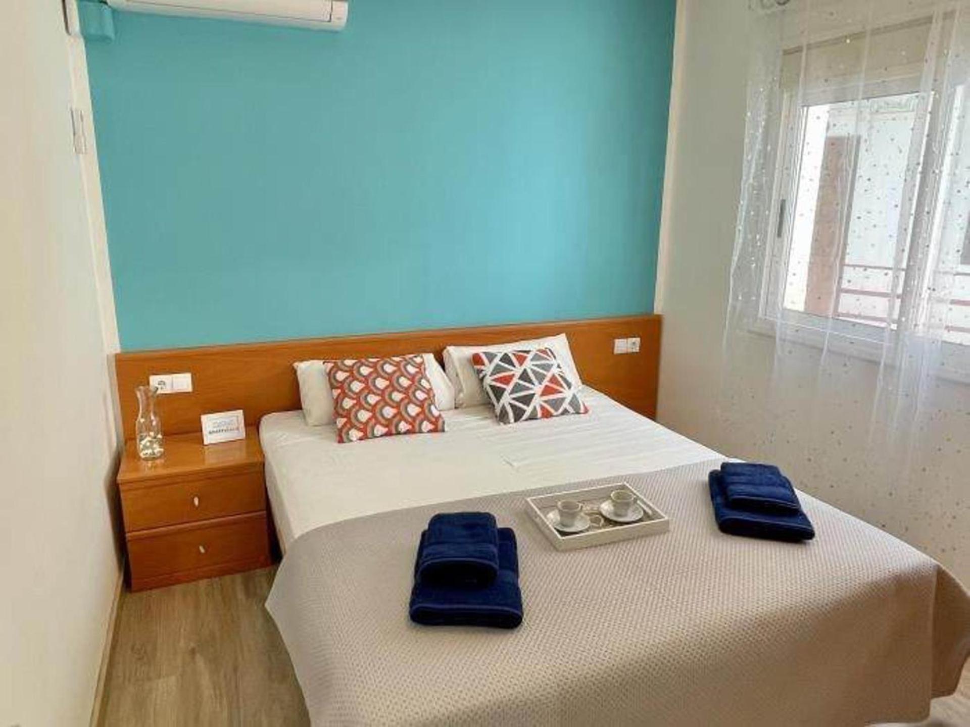 3br-sleeps6-balcony-a C-5min To Apartment Salou