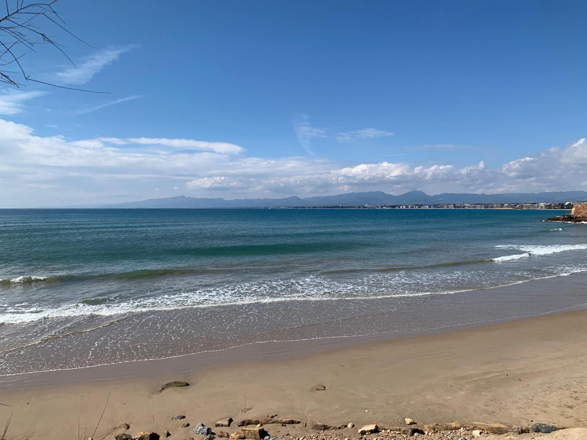 Bonito Con Vistas Al Mar En