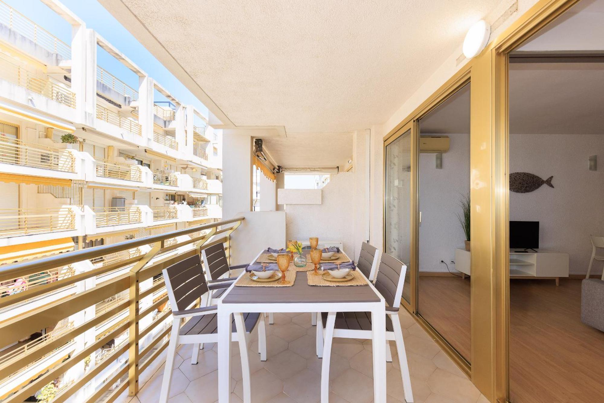 Uhc Novelty Appartement Salou