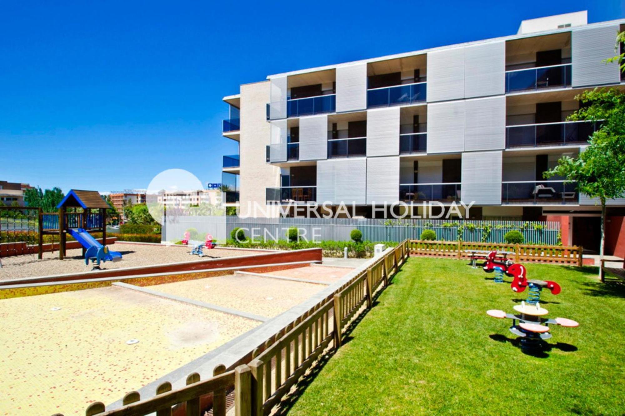Uhc Paradise Village Family Complex * Salou