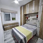 Salou, Piso De 3 Habitaciones Con Piscina.