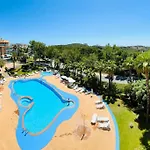 Familiar Con Piscina Y Parking