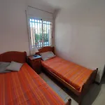Gorgeous 4 Bed Apartment With Great Location