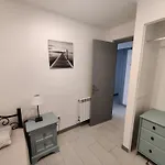 Gorgeous 4 Bed Apartment With Great Location