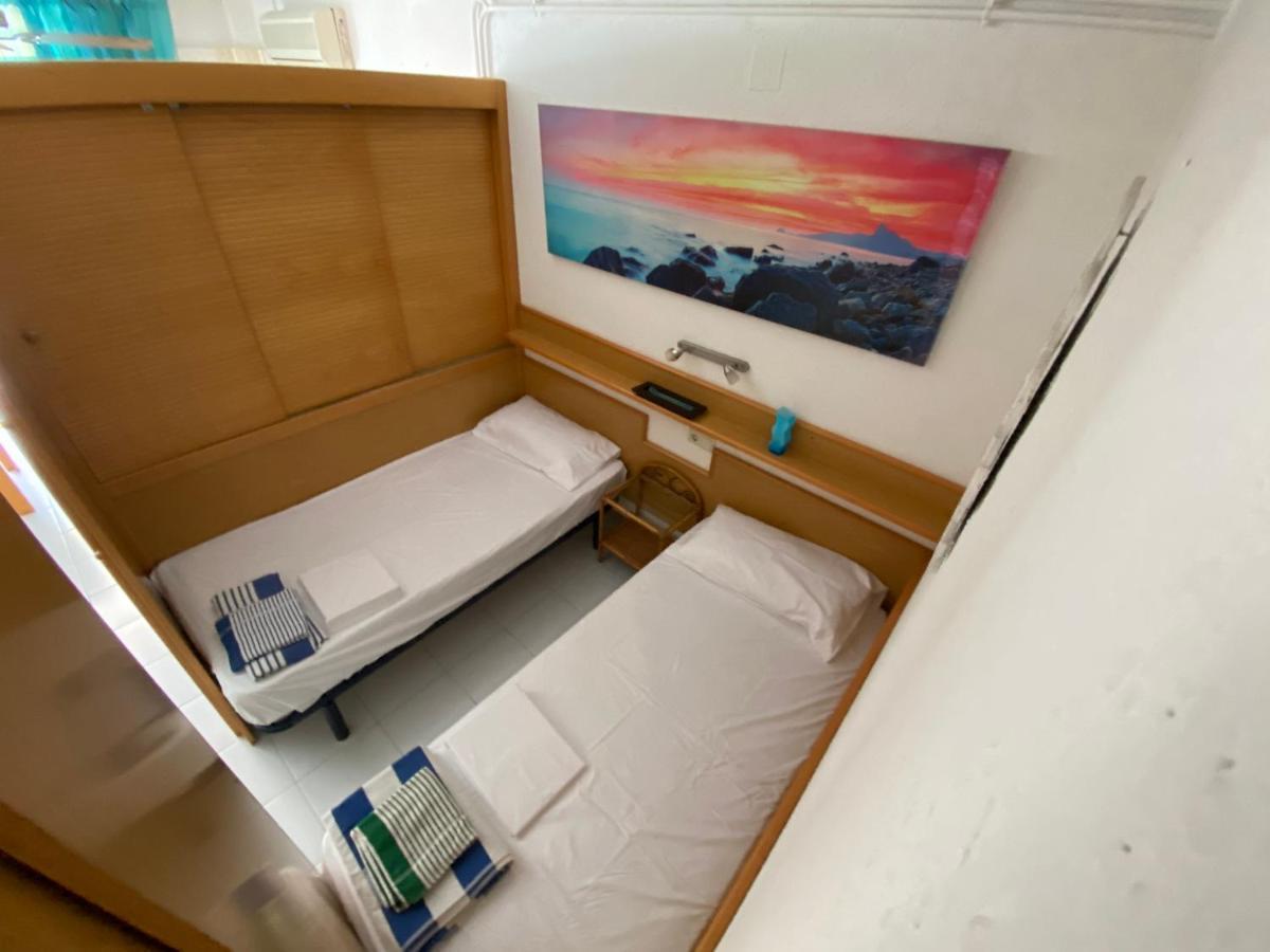 Apartment Apartamento Con Servicios, Piscina Y Parking Privado Max 4 Pax