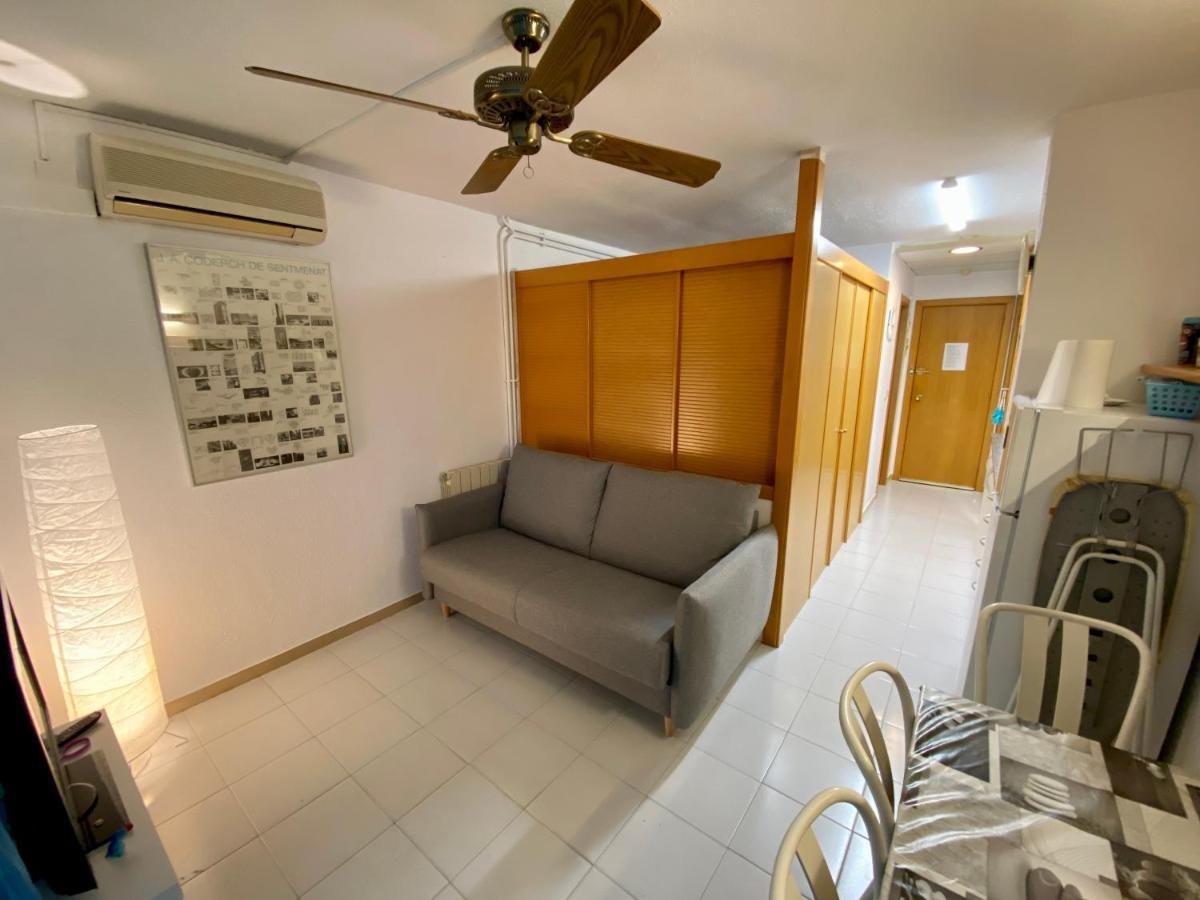 Apartment Apartamento Con Servicios, Piscina Y Parking Privado Max 4 Pax *