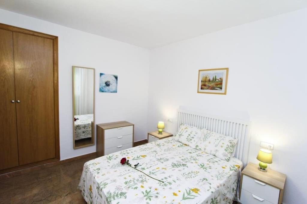 Hogaristic - White - 100 M Beach, Wifi, Pool, 6 Pax Apartment *