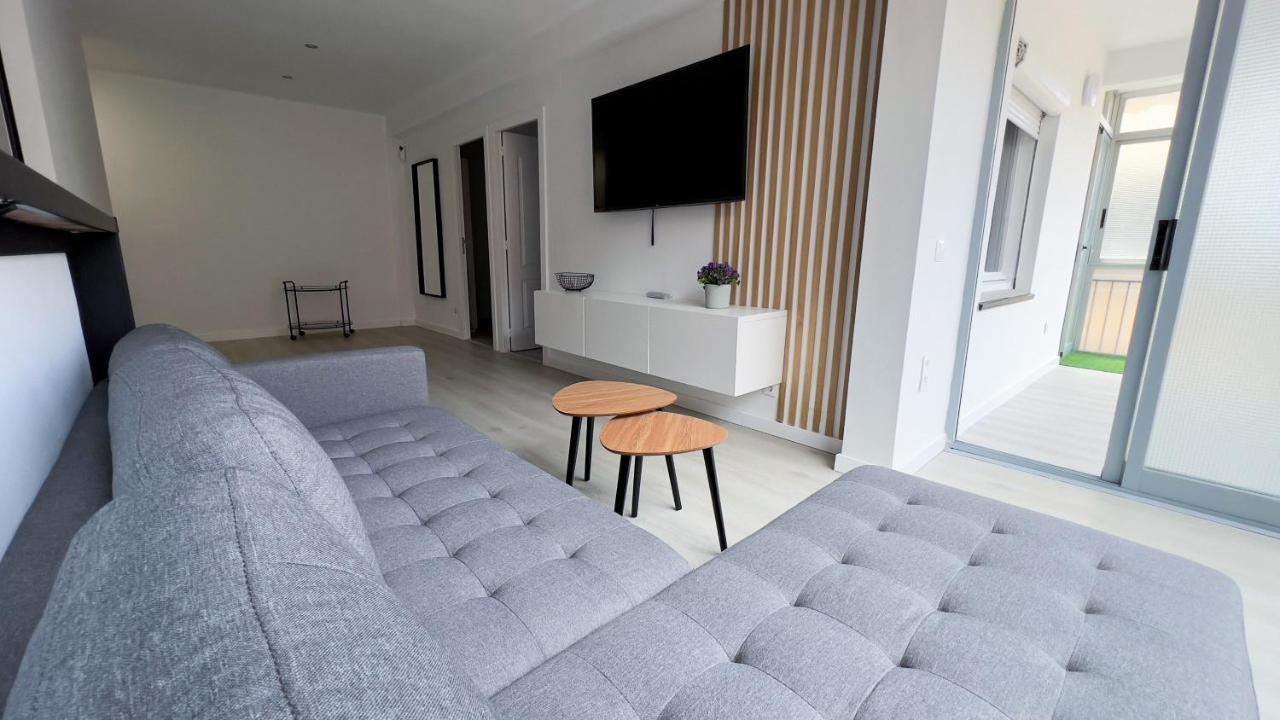 Modern In Town Centre Apartment *