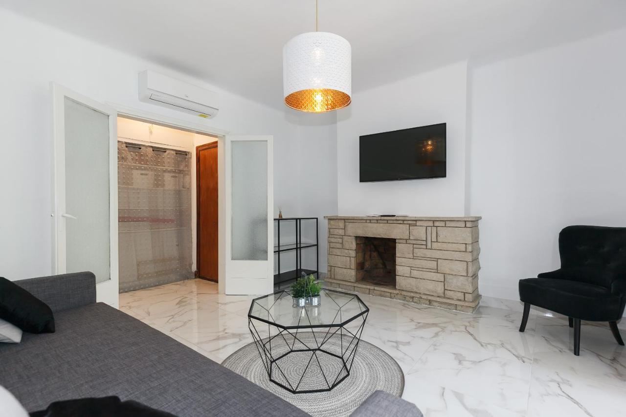 Uhc Llagari Apartment