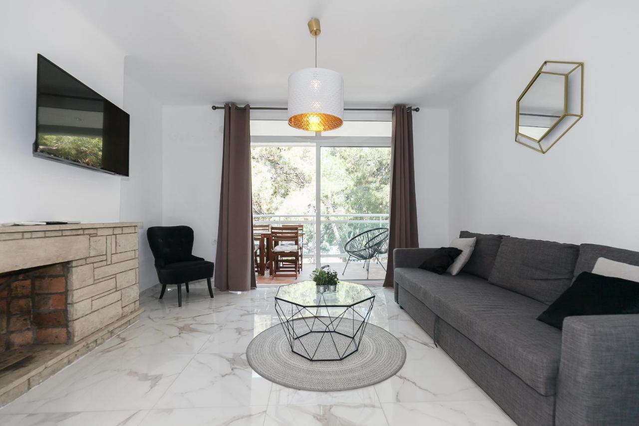 Apartment Uhc Llagari *