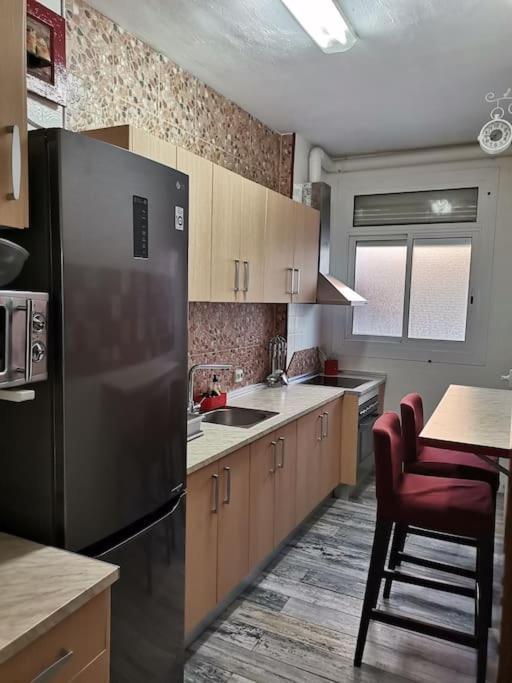 Salou, Piso De 3 Con Piscina. *